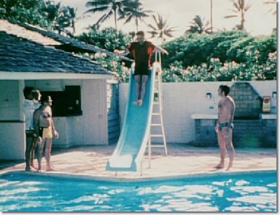 elvisathomepooltomjones.jpg