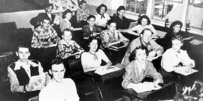 1953 Herald-02-Miss Schilling´s Biology Class.jpg