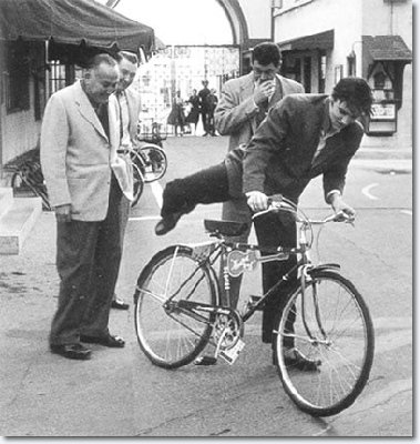 bike_elvis_hal_wallis_3.jpg