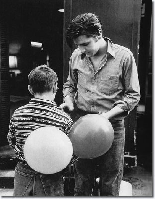 elvis_balloons.jpg