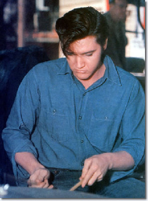 elvis_playing_dj_fontanas_drums.jpg